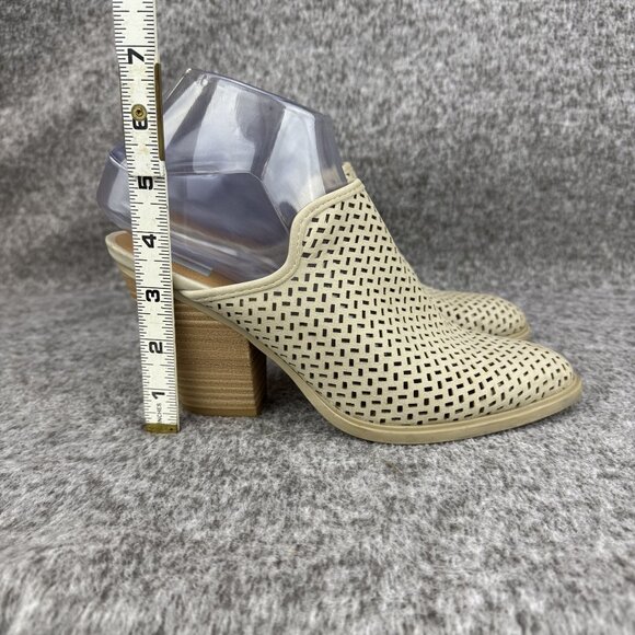 ✅Womens 7 DV Dolce Vita Mule Beige Perforated Suede Pointed Toe Heels 3.5" Heel - Picture 6 of 12